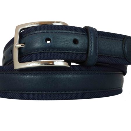 Anche la cintura in pelle blu per uomo e donna è realizzata su misura con fibbie particolari. Puoi personalizzare la cintura con le tue iniziali. www.puntopelle.com/shop/